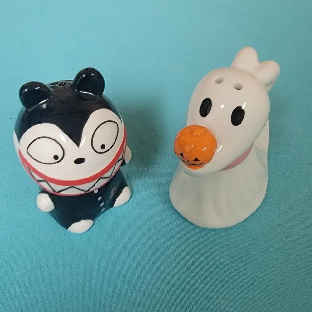 Disney The Nightmare Before Christmas Ceramic Salt & Pepper Shaker Set New
